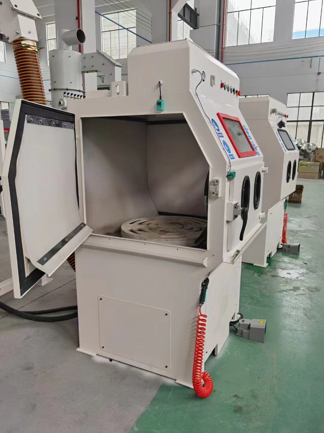 南宁移动式抛丸机的工作原理?